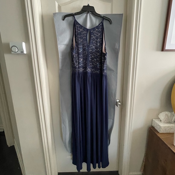 LAURA - Lace & Sequin Dress - Picture 4 of 12